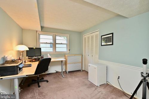 8513 Fairburn Dr, Springfield VA  22152-3225 exterior