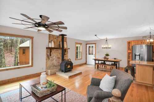48 Halo Ct, Ellijay, GA 30540-5899