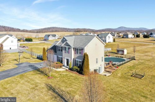 67 Tinning Ct, Hedgesville WV 25427-7367 exterior