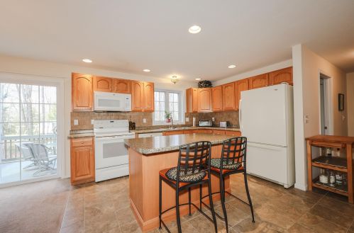 42 Jefferson Rd, Belmont, NH 03220-3818