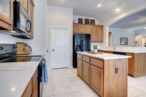 6321 Lake Side Dr, Fort Worth TX 76179 exterior