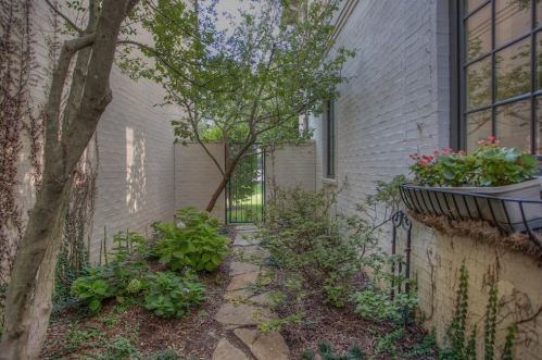 3702 Crestline Rd, Fort Worth TX  76107-3334 exterior