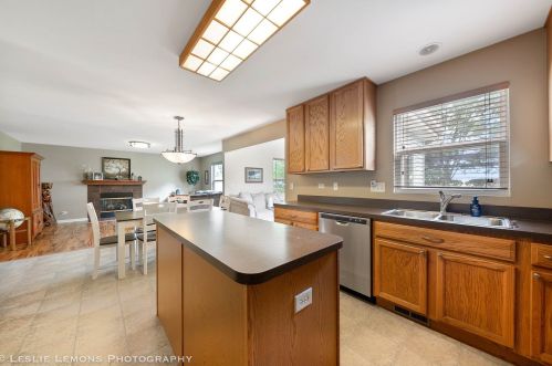 128 Reston Ct, Sycamore IL  60178-3000 exterior