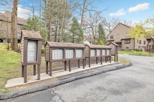 5 Boulder Ridge Rd, Upper Stepney CT  06468-2685 exterior