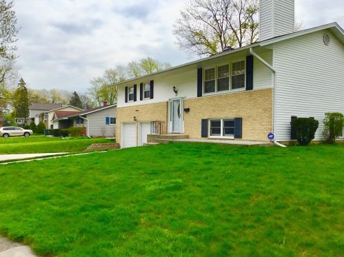 1049 Fosket Dr, Palatine, IL 60074-5615