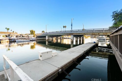 16592 Grimaud Ln, Huntington Beach, CA 92649-1828