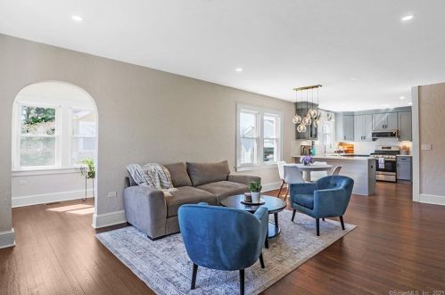 14 Elton Ct, Norwalk CT  06851-4830 exterior