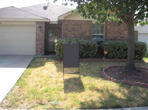 1429 Royal Meadows Trl, Fort Worth TX  76140-5760 exterior