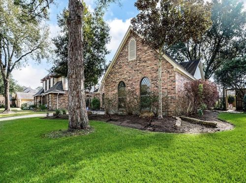 2711 Pine Hill Dr, Pearland, TX 77581-5515