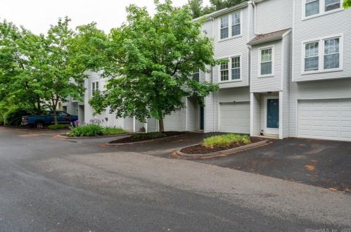 380 Hitchcock Rd, Waterbury, CT 06705-3965