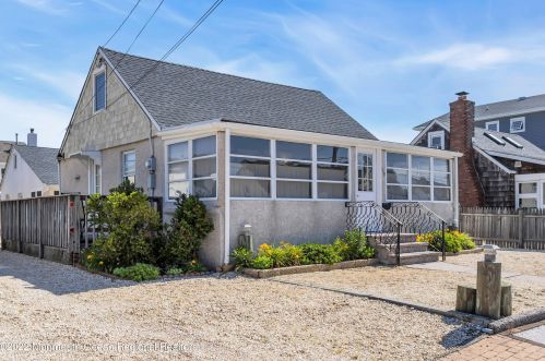139 Princeton Ave, Lavallette, NJ 08735-2639