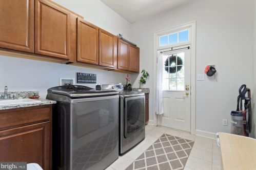 1500 Sandy Glenn Pl, Sandy Spring MD  20860-3007 exterior