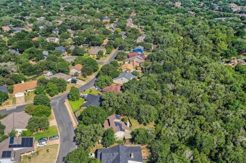 6555 Fair Vly Trl, Austin TX  78749-1266 exterior
