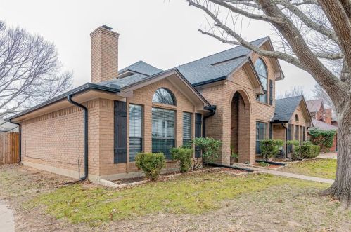 7724 Grassland Dr, Fort Worth, TX 76133-7922