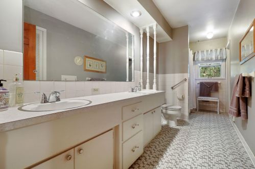 795 Heinel Dr, Saint Paul MN  55113-2152 exterior