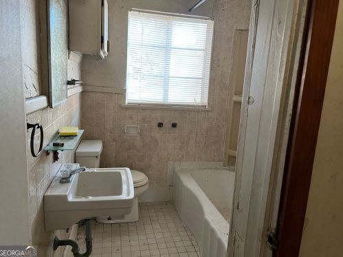 8 Georgia Ave, Hampton, GA 30228-2101