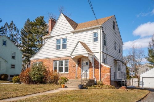 566 Park Rd, Hartford, CT 06107-3441