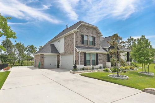 11111 Country Club Green Dr, Tomball, TX 77375-7078