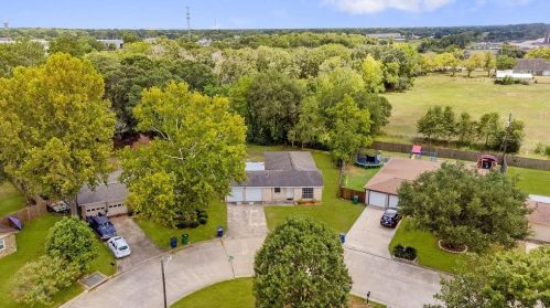 521 Gardenia St, Angleton TX 77515-4865 exterior