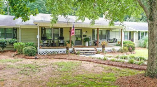 4153 Highway 155, Stockbridge GA  30281-4011 exterior