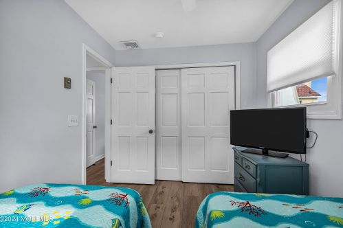 125 Throssell Rd, Lavallette NJ 08735-3230 exterior