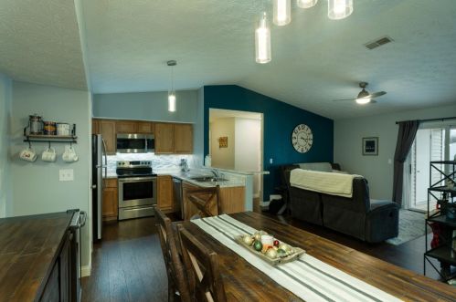 555 Aspen Glen Dr, Cincinnati, OH 45244-2680