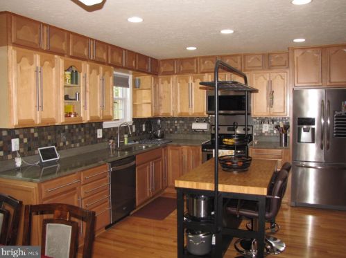 9031 Blarney Stone Dr, Springfield VA  22152-2130 exterior