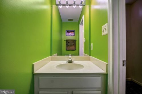 9216 Lorton Valley Rd, Lorton, VA 22079-2911