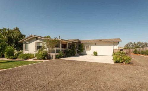 5497 Mccall Ave, Clovis, CA 93619-8208