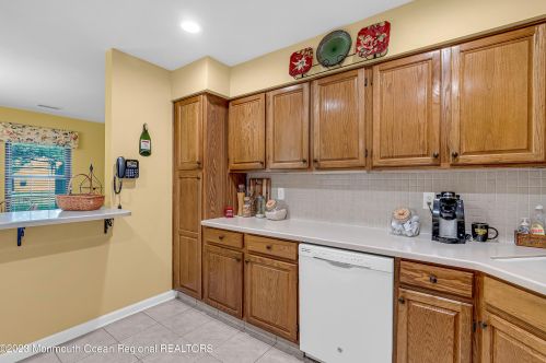 17 Rawson Cir, Tinton Falls NJ 07712-2579 exterior