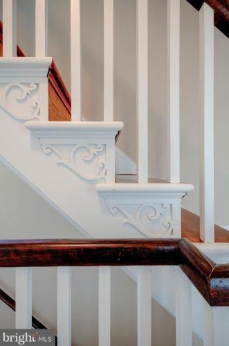 420 Allens Ln, Philadelphia PA 19119-3310 exterior