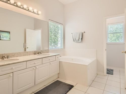 4333 Cyn Gln Cir, Austin TX  78732-2185 exterior