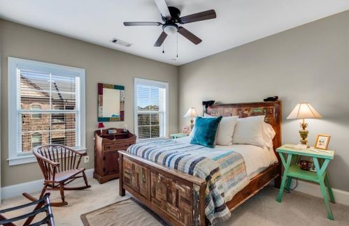 3639 Brookleigh Ln, Atlanta GA  30319-2219 exterior