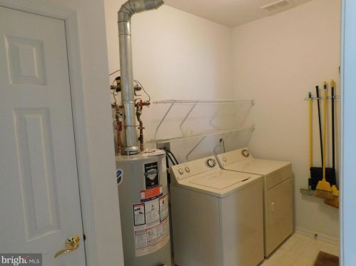 203 Meadowlark Dr, Trenton NJ  08690-3569 exterior