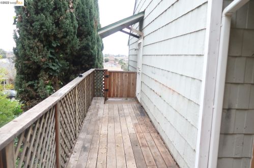 17112 Los Banos St, Hayward, CA 94541-1034