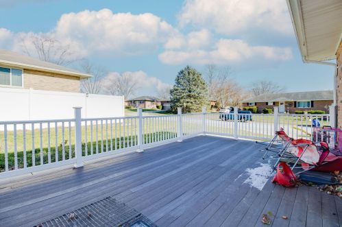1306 Montego Dr, Springfield OH  45503-6223 exterior
