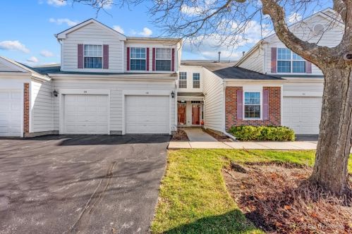 11 Adams Ct, Streamwood, IL 60107-2327