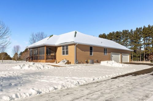 5164 335th St, Stacy, MN 55079-9538