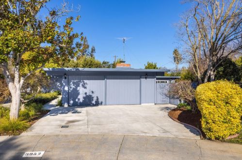 3952 Nelson Ct, Palo Alto, CA 94306-4521