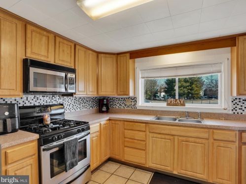 112 Fame Ave, Hanover PA 17331-1585 exterior