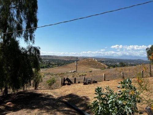 2270 Mt Vernon Ave, Riverside CA  92507-4624 exterior