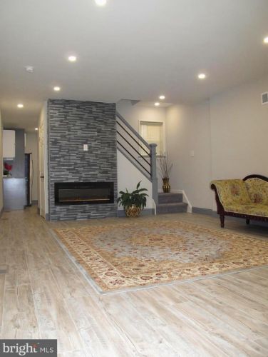 2414 13th St, Philadelphia, PA 19133-1128