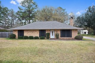 15206 Beaufort Dr, Pride, LA 70770-9665