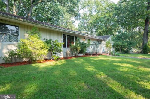 78 Larkspur St, Browns Mills, NJ 08015-2338