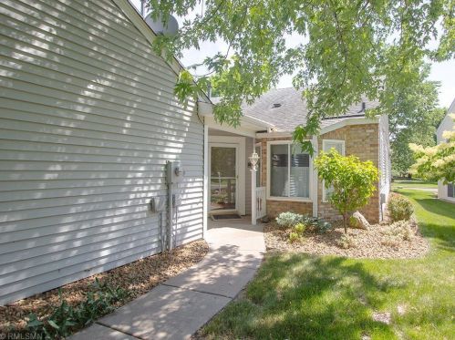 5655 Donegal Ct, Saint Paul, MN 55126-4799