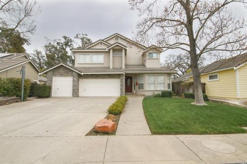 349 Oak Valley Dr, Vacaville, CA 95687-5102