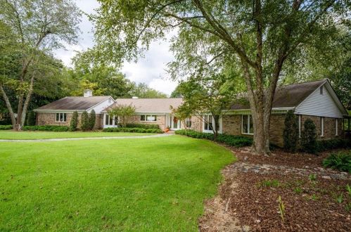1331 Green Turf Dr, Lithonia, GA 30078-3577