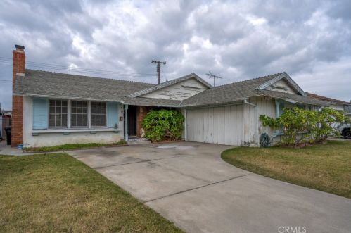 9953 Barcelona Ln, Cypress, CA 90630-3759