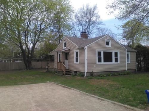13 Courtland Dr, South Kingstown, RI 02882-1201
