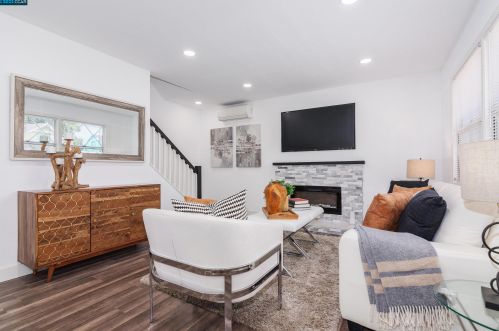 1344 Sherwood Dr, Concord CA  94521-3350 exterior